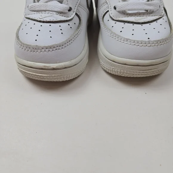 Nike Kids Air Force 1  White Sneakers Size 5c - Picture 5 of 9